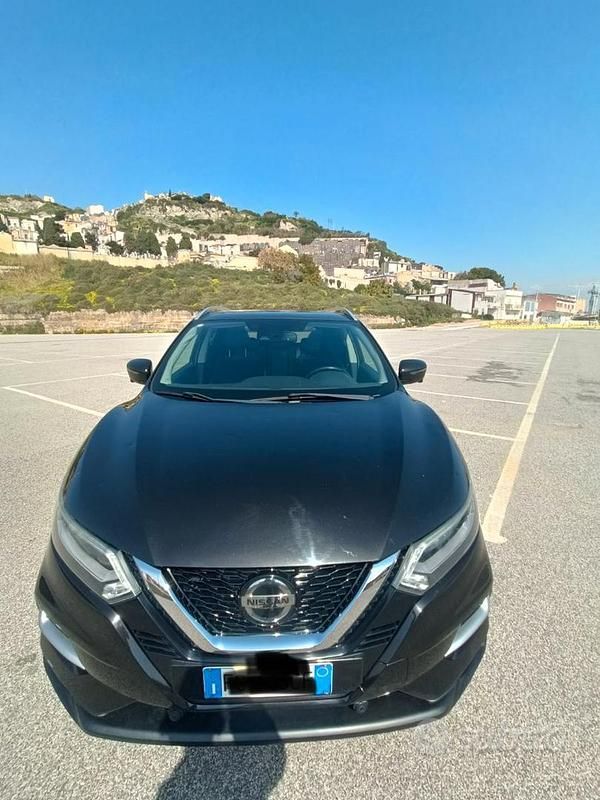 Usata Nissan Qashqai N-Connecta 131 CV (96 kW) 2018 Nero SUV