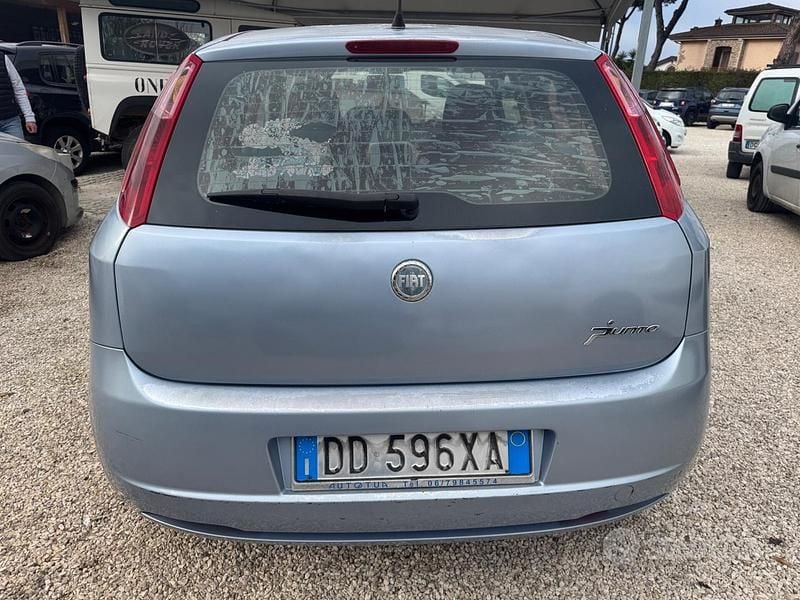 Usata Fiat Grande Punto Dynamic 90 CV (66 kW) 2006 Blu Utilitaria
