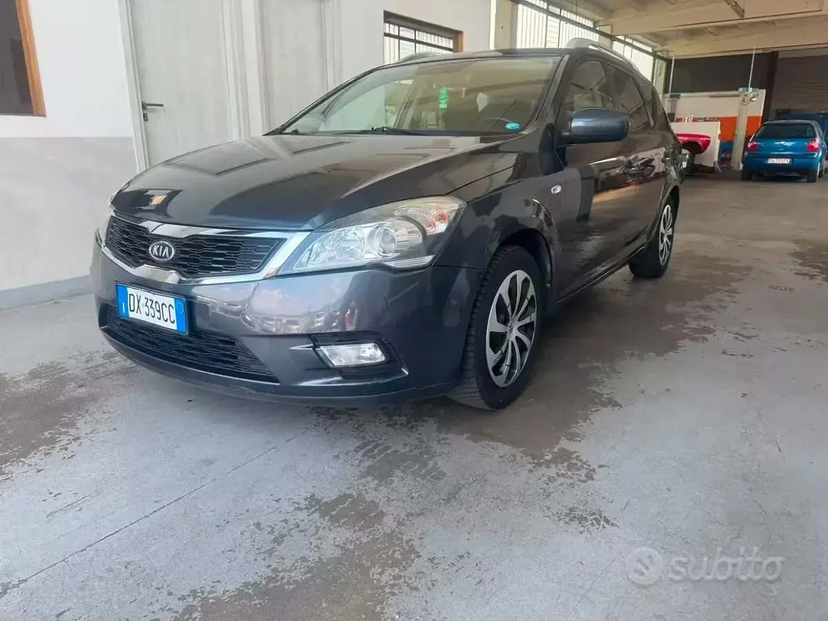 Usata Kia Ceed LX 109 CV (80 kW) 2009 Grigio Utilitaria