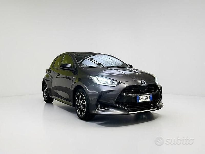 Usata Toyota Yaris Hybrid Lounge 116 CV (85 kW) 2021 Grigio Berlina