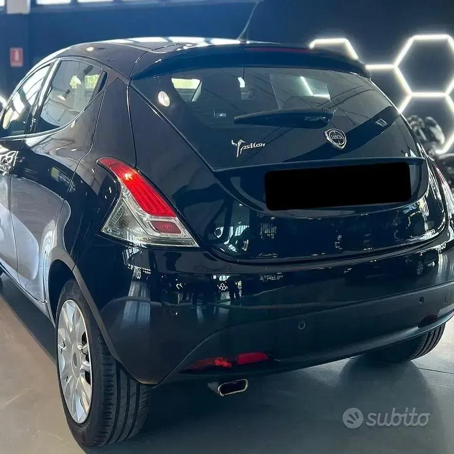 Usata Lancia Ypsilon Gold 69 CV (50 kW) 2016 Nero Utilitaria