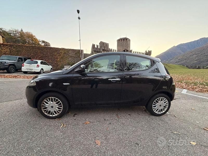 Usata Lancia Ypsilon 95 CV (69 kW) 2018 Nero Utilitaria