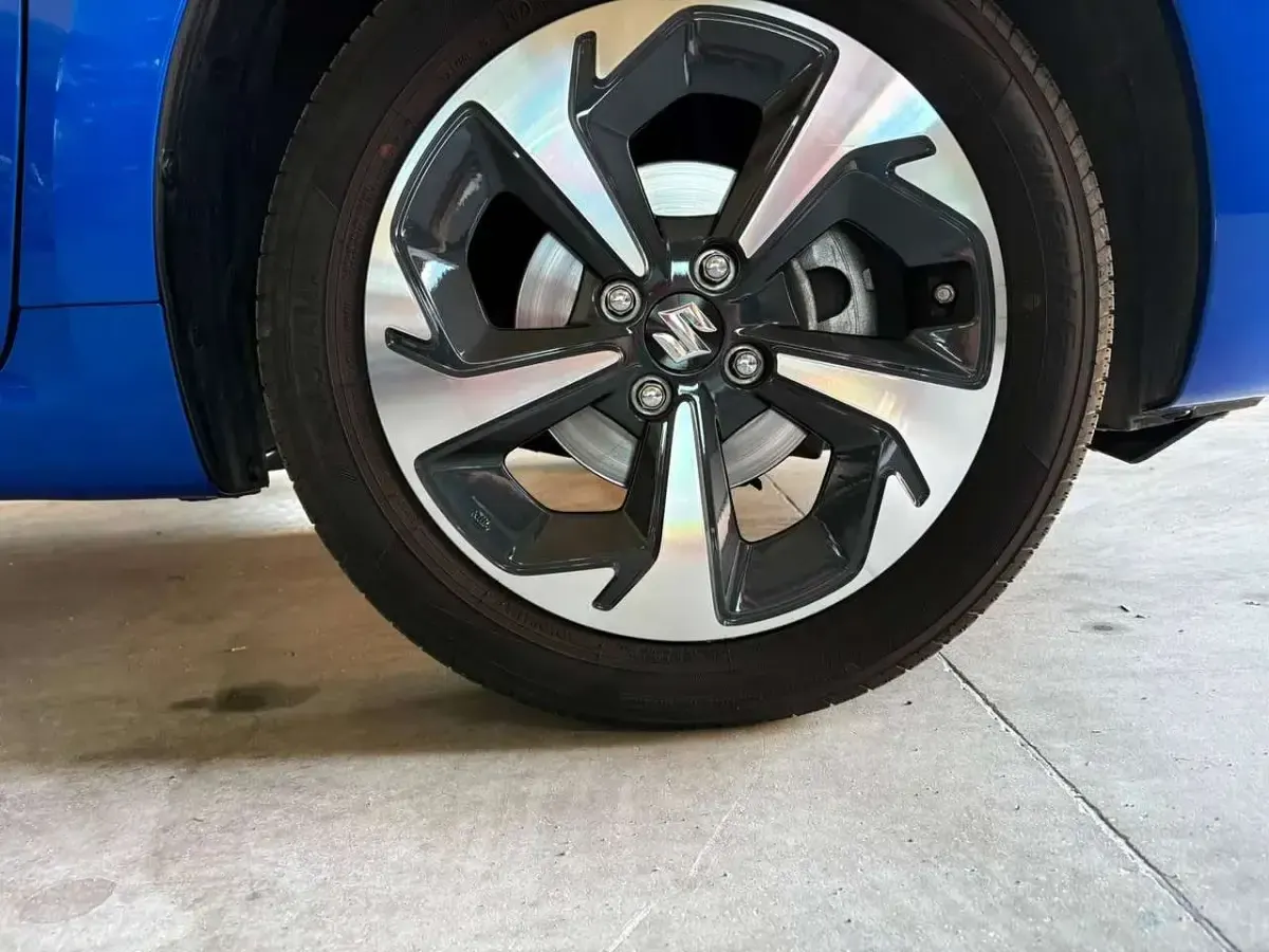 Usata Suzuki Swift 83 CV (61 kW) 2024 Blu/azzurro Utilitaria