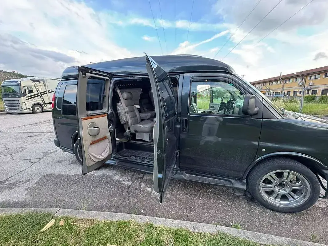Usata Chevrolet Express 290 CV (213 kW) 2005 Nero Furgone