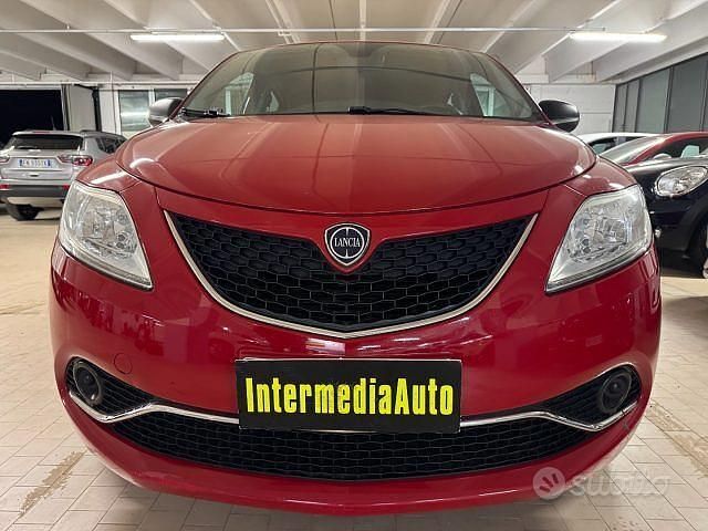 Usata Lancia Ypsilon Silver 69 CV (50 kW) 2018 Rosso Utilitaria
