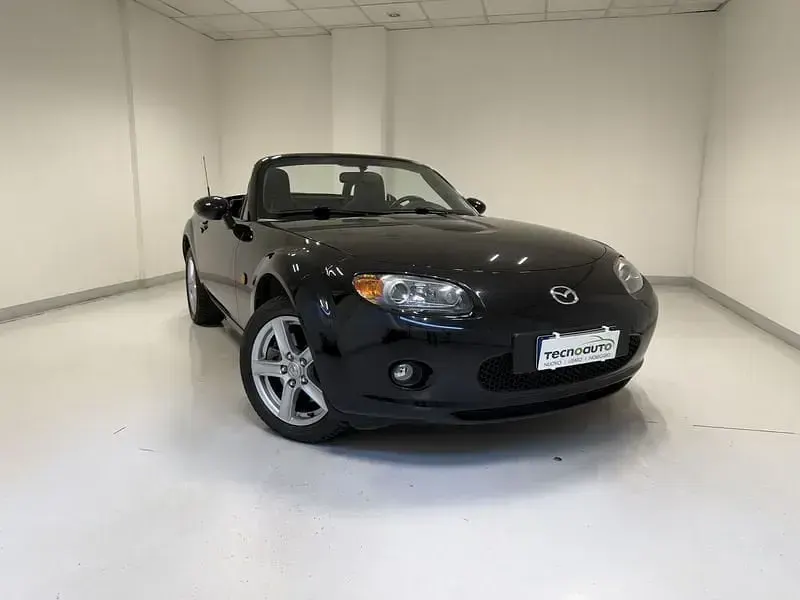 Usata Mazda MX5 126 CV (92 kW) 2007 Nero Cabrio