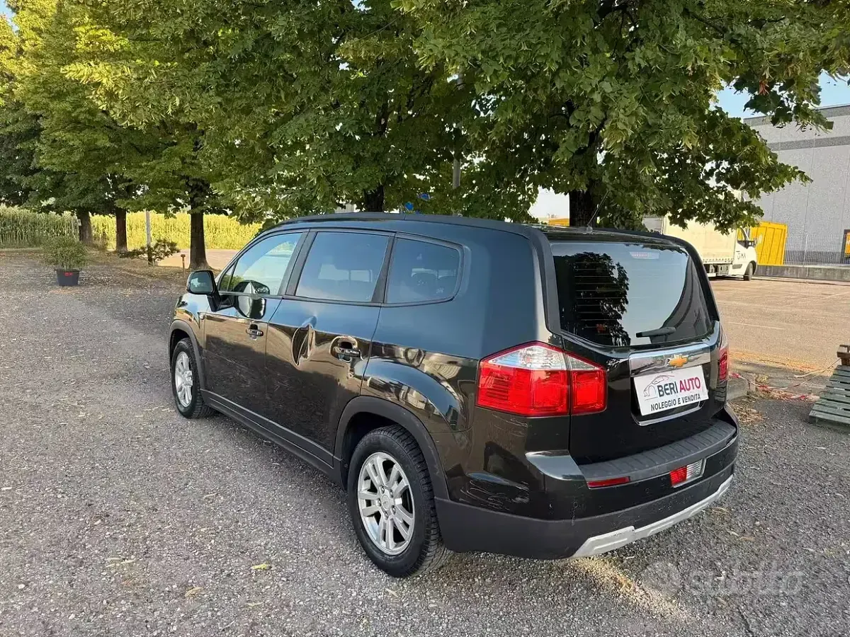 Usata Chevrolet Orlando 141 CV (103 kW) 2011 Nero Monovolume