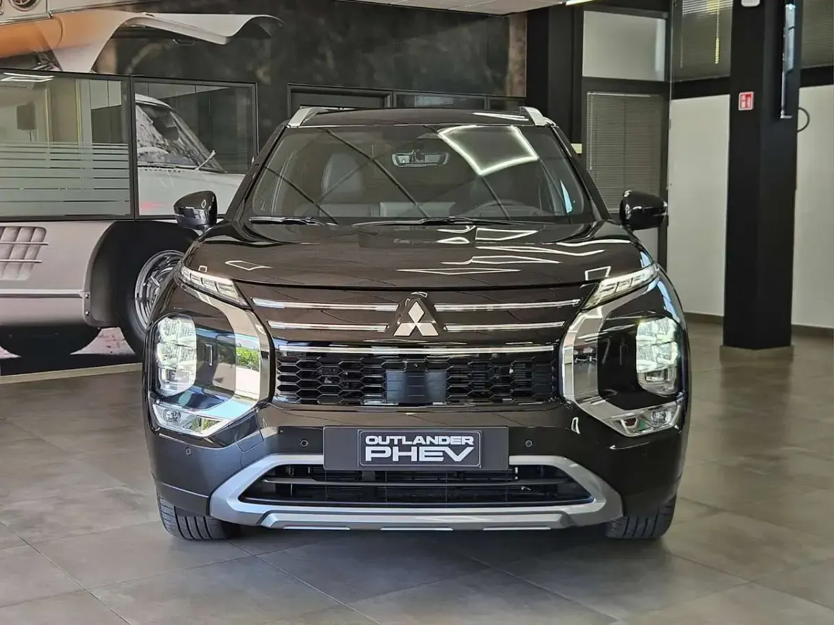 Nuova Mitsubishi Outlander P-HEV 306 CV (225 kW) 2026 Nero SUV