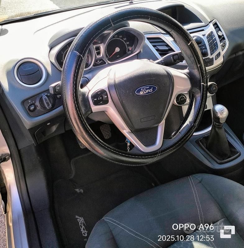 Usata Ford Fiesta 60 CV (44 kW) 2009 Grigio Utilitaria