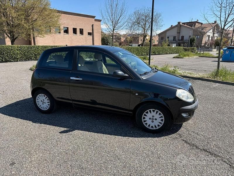 Usata Lancia Ypsilon 75 CV (55 kW) 2003 Nero Utilitaria