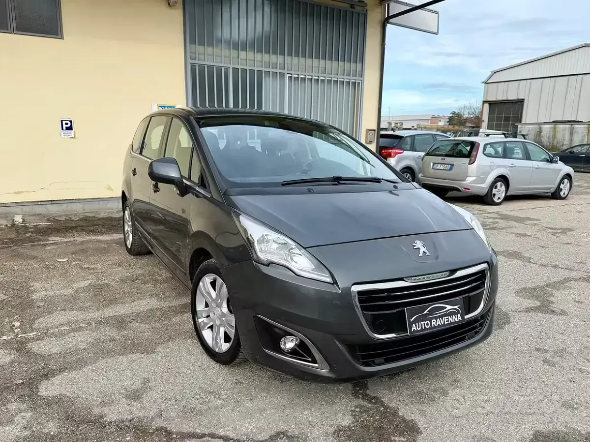 Usata Peugeot 5008 115 CV (84 kW) 2015 Grigio Monovolume