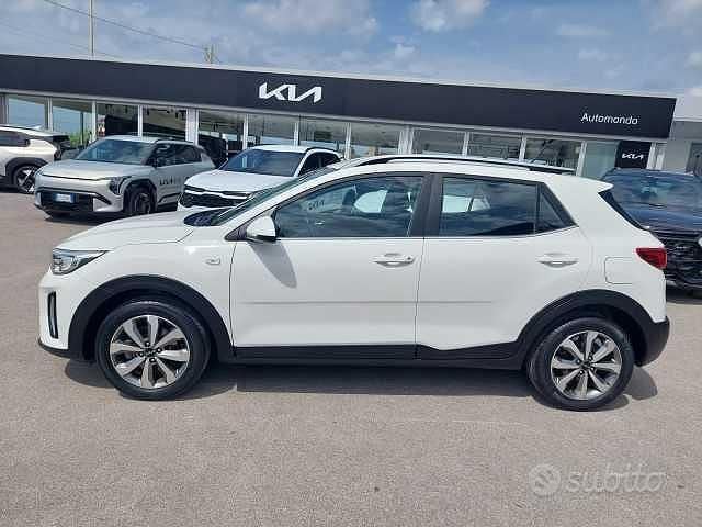 Usata Kia Stonic Style 84 CV (61 kW) 2022 Bianco SUV