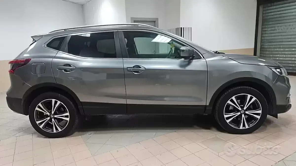 Usata Nissan Qashqai N-Connecta 110 CV (80 kW) 2017 Grigio SUV