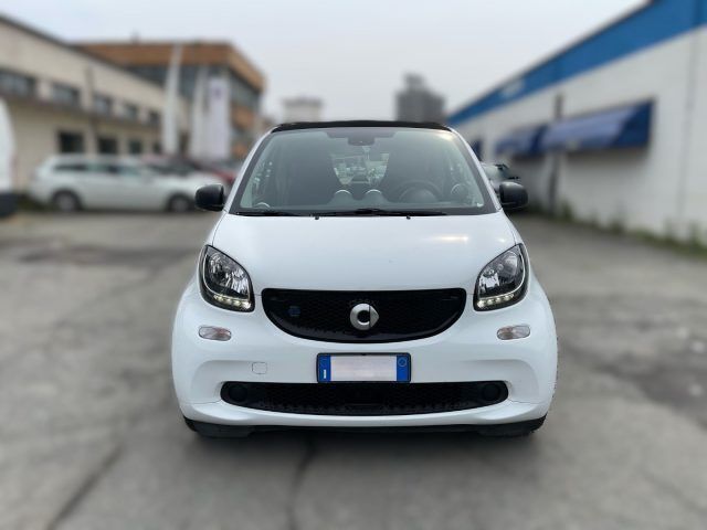 Usata Smart ForTwo Electric Drive 41 kW (56 CV) 2019 Bianco pastello Utilitaria