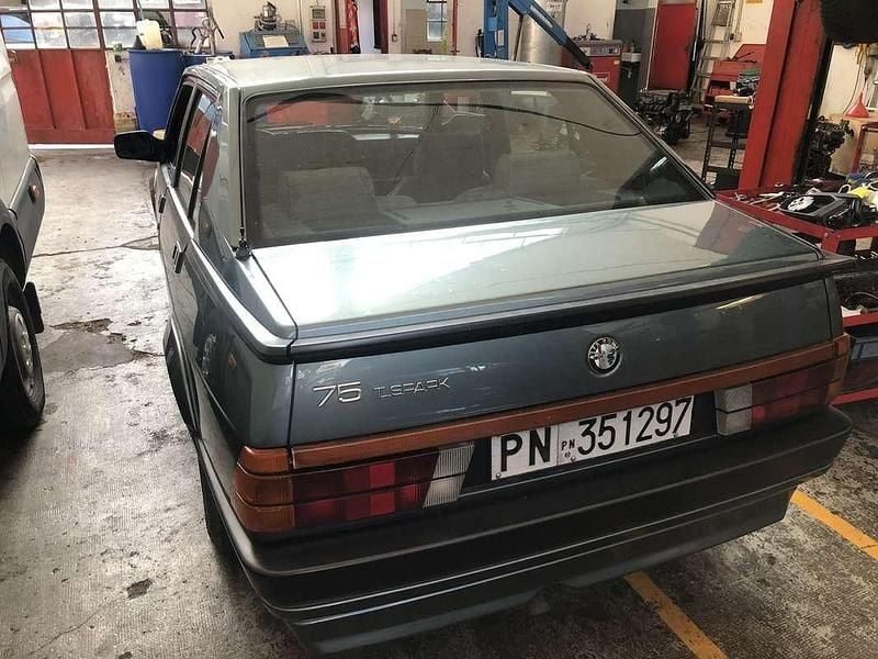 Usata Alfa Romeo 75 148 CV (108 kW) 1987 Berlina
