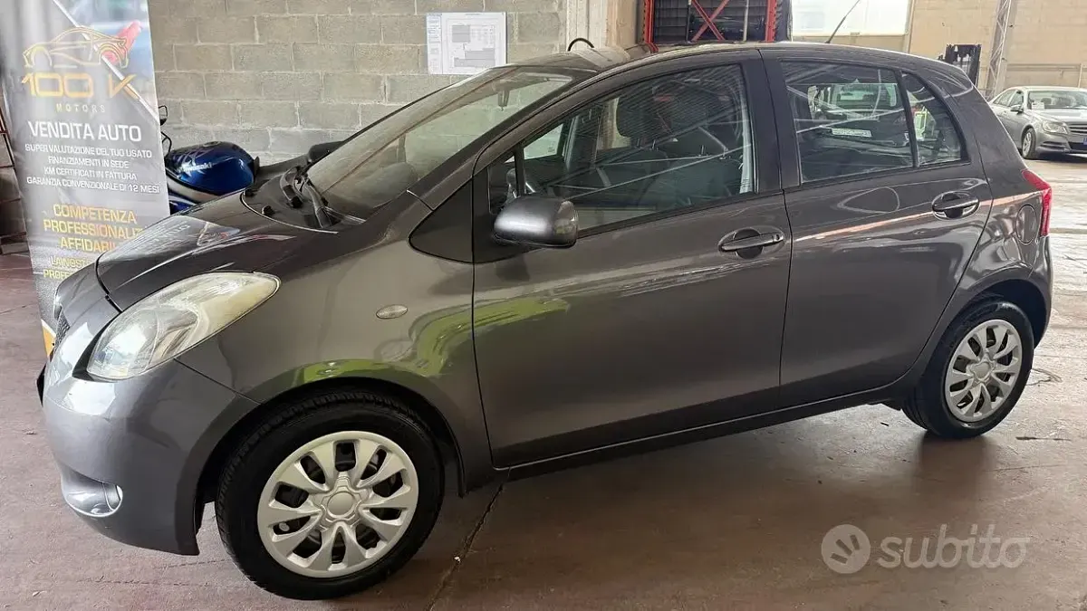 Begagnad Toyota Yaris Sol 87 HK (63 kW) 2008 Grå Halvkombi