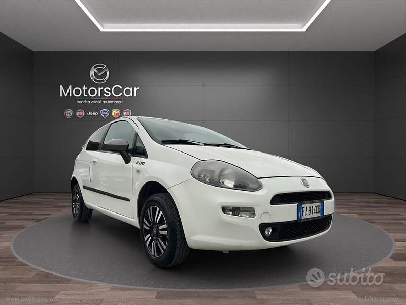 Usata Fiat Punto Young 77 CV (56 kW) 2015 Bianco Utilitaria