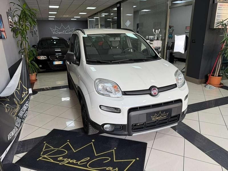 Usata Fiat Panda 4x4 S 84 CV (61 kW) 2019 Bianco Utilitaria