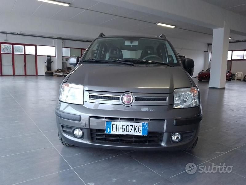 Usata Fiat Panda Dynamic 69 CV (50 kW) 2011 Grigio Utilitaria
