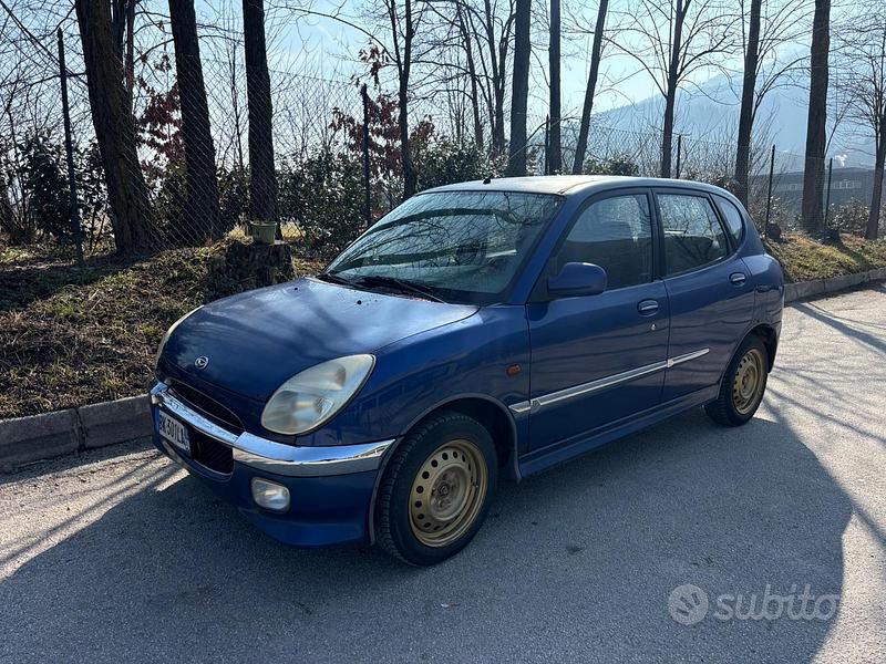 Usata Daihatsu Sirion 102 CV (75 kW) 2001 Blu Utilitaria