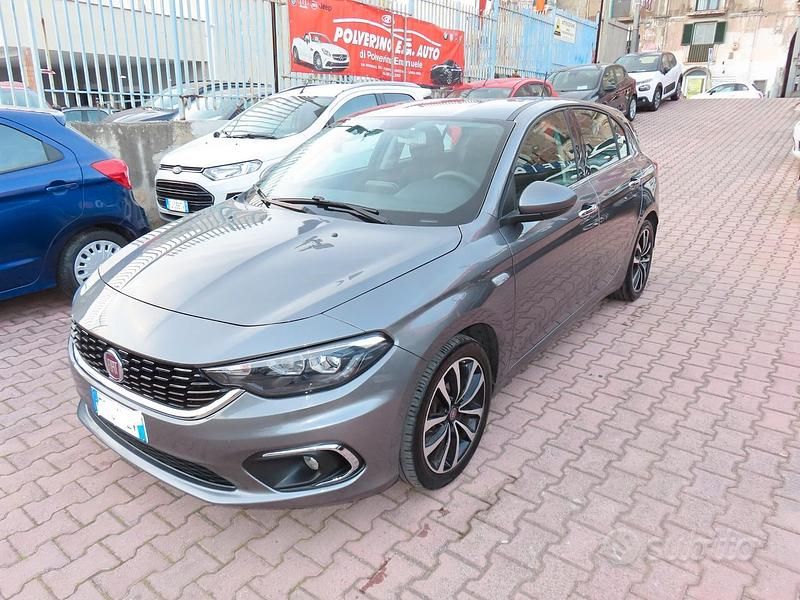 Occasion Fiat Tipo Lounge 95 ch (69 kW) 2018 Gris Berline
