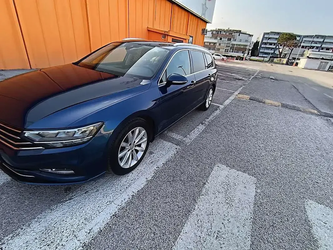 Usata VW Passat Business 150 CV (110 kW) 2020 Blu/azzurro Station wagon