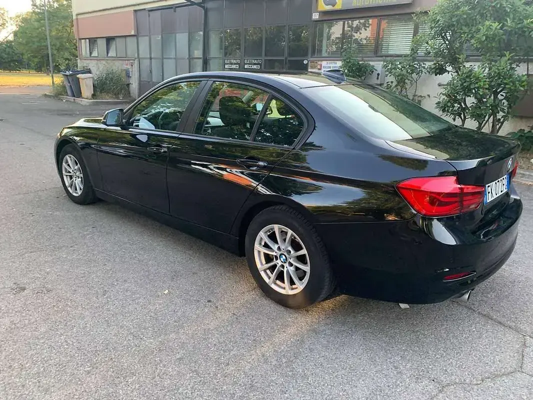 Usata BMW 318 Advantage 150 CV (110 kW) 2017 Nero Berlina