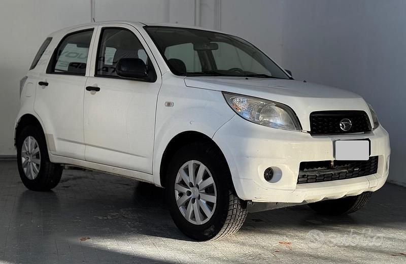 Usata Daihatsu Terios 102 CV (75 kW) 2013 Bianco SUV