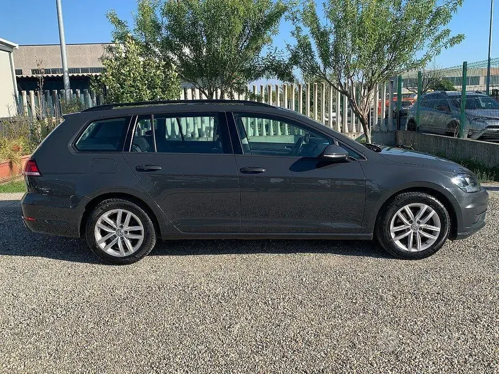 Usata VW Golf VII Executive 116 CV (85 kW) 2018 Grigio Station wagon