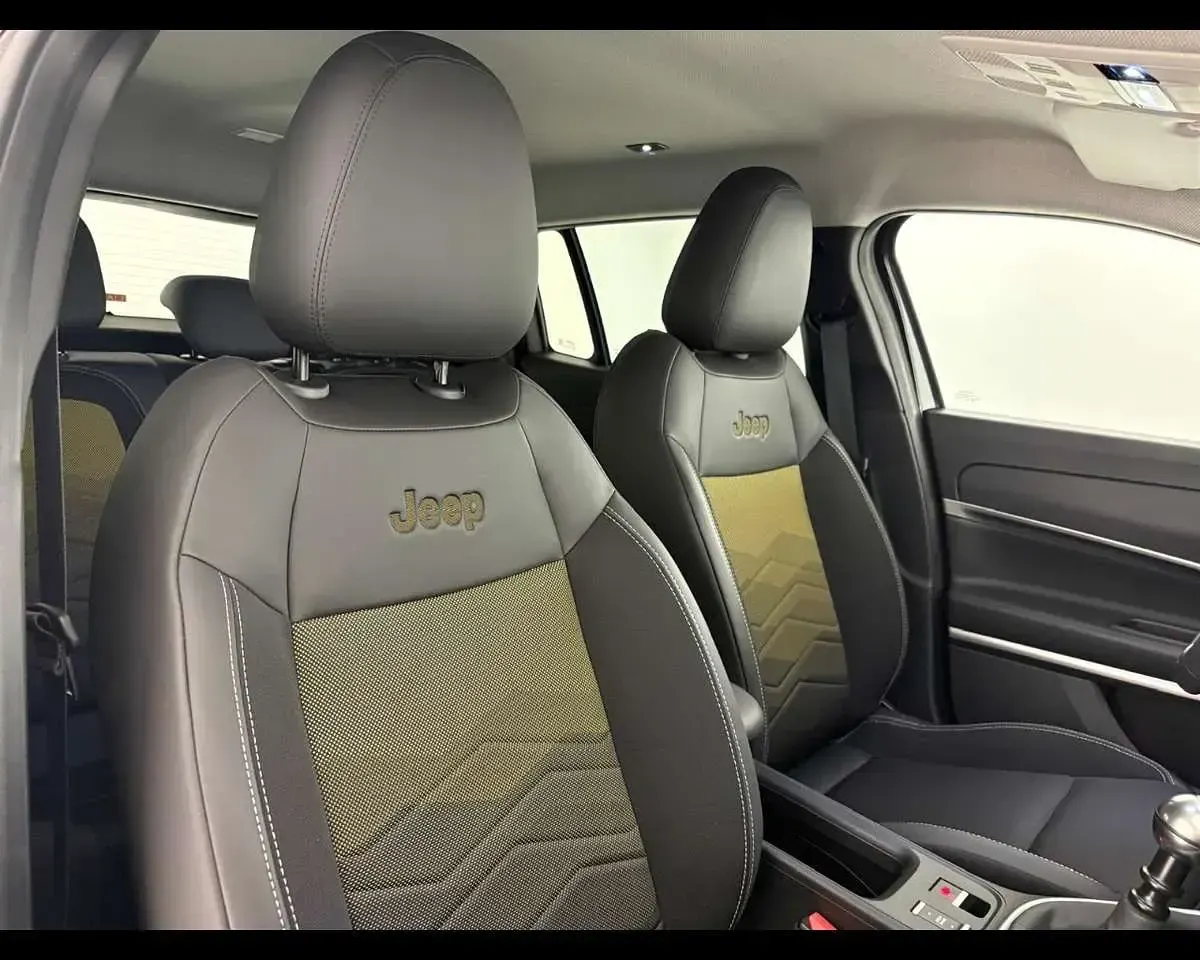 Usata Jeep Avenger Summit 101 CV (74 kW) 2023 Volcano SUV