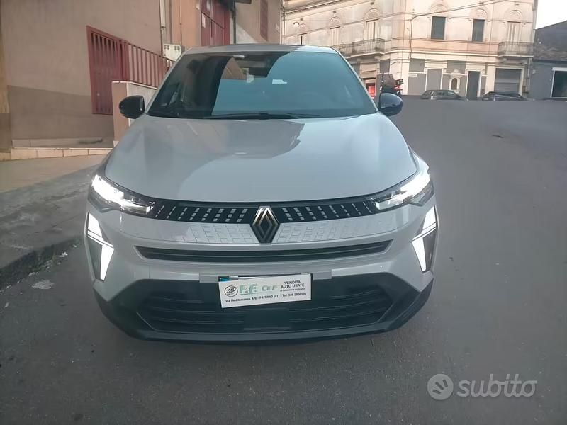 Usata Renault Captur Equilibre 100 CV (73 kW) 2024 Grigio SUV