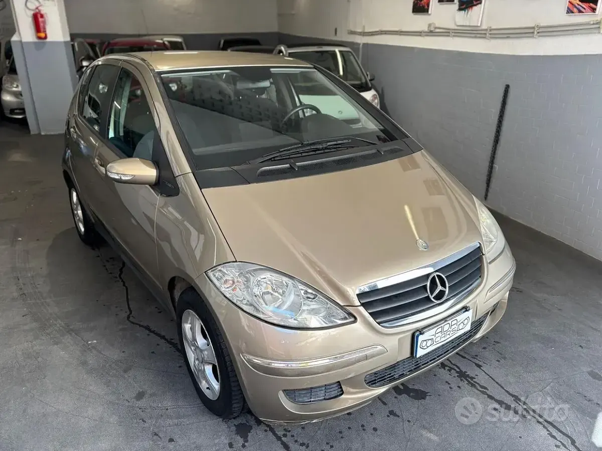 Usata Mercedes A180 109 CV (80 kW) 2005 Marrone Berlina
