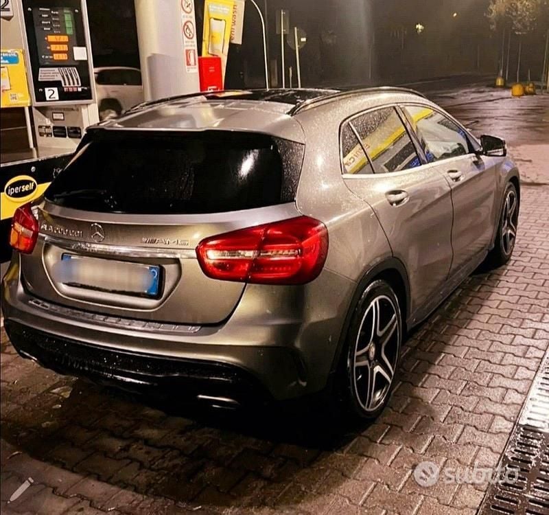 Usata Mercedes GLA200 AMG 136 CV (100 kW) 2015 Grigio SUV