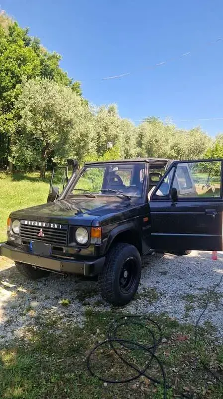 Usata Mitsubishi Pajero 141 CV (103 kW) 1988 Nero SUV