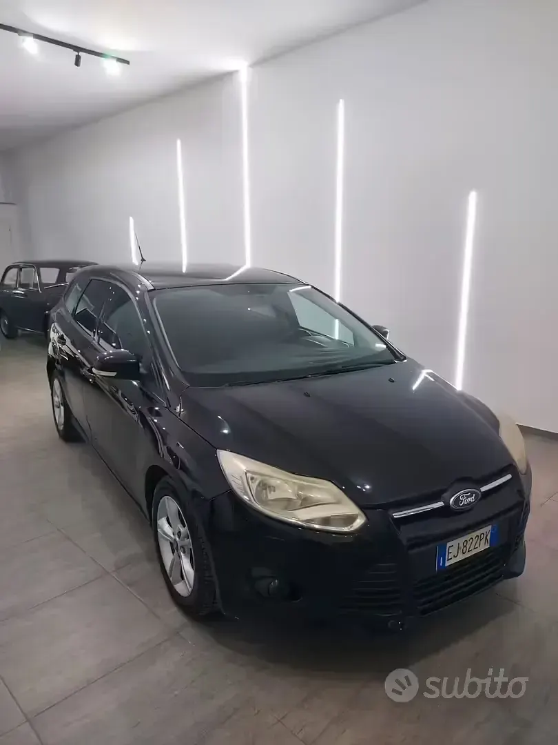 Begagnad Ford Focus 115 HK (84 kW) 2011 Svart Kombi