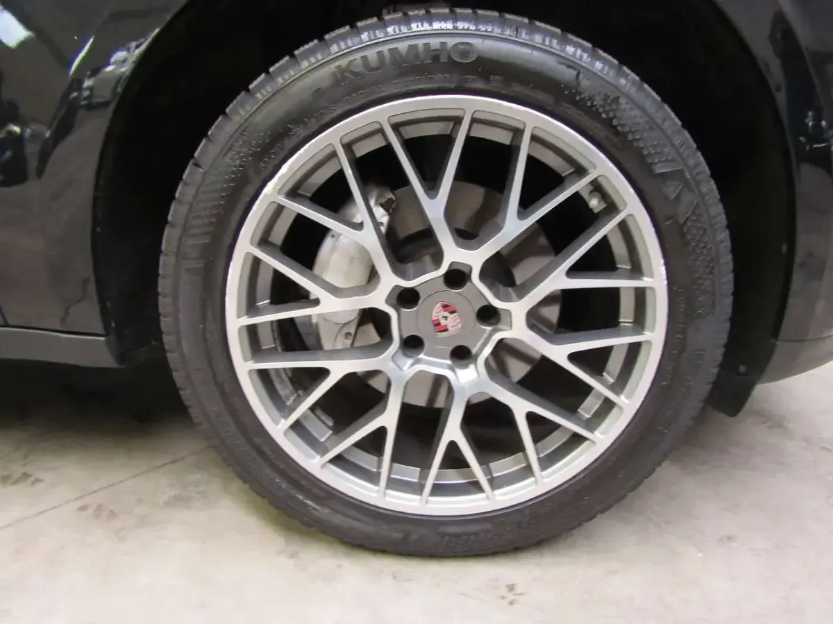 Usata Porsche Macan 245 CV (180 kW) 2020 Jet black metallic SUV