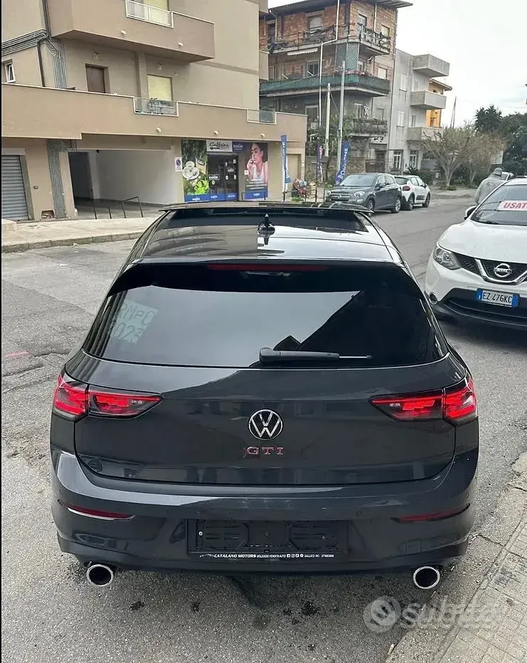 Usata VW Golf VIII GTI 265 CV (194 kW) 2025 Grigio Berlina