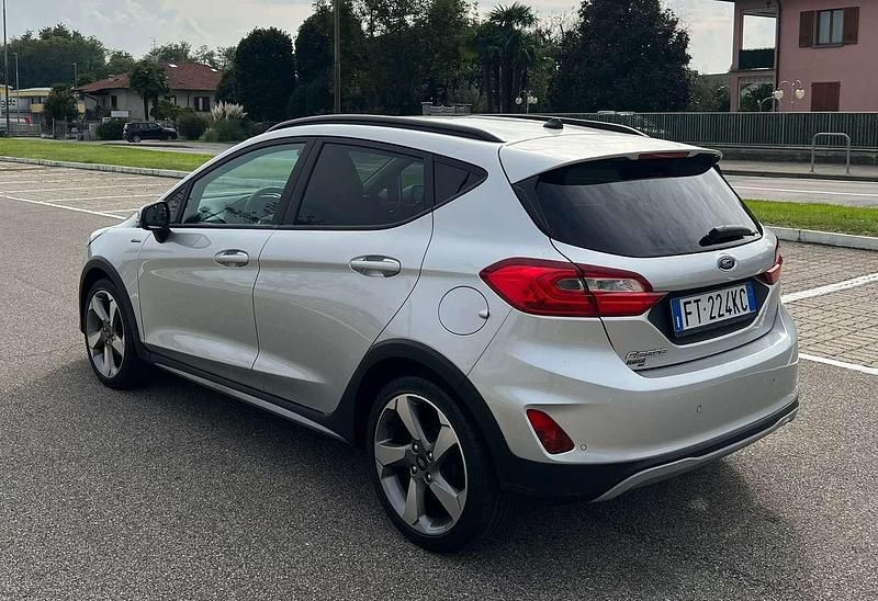 Usata Ford Fiesta Active 86 CV (63 kW) 2018 Grigio Utilitaria
