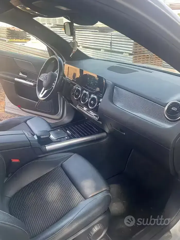 Usata Mercedes GLA200 150 CV (110 kW) 2021 Grigio SUV