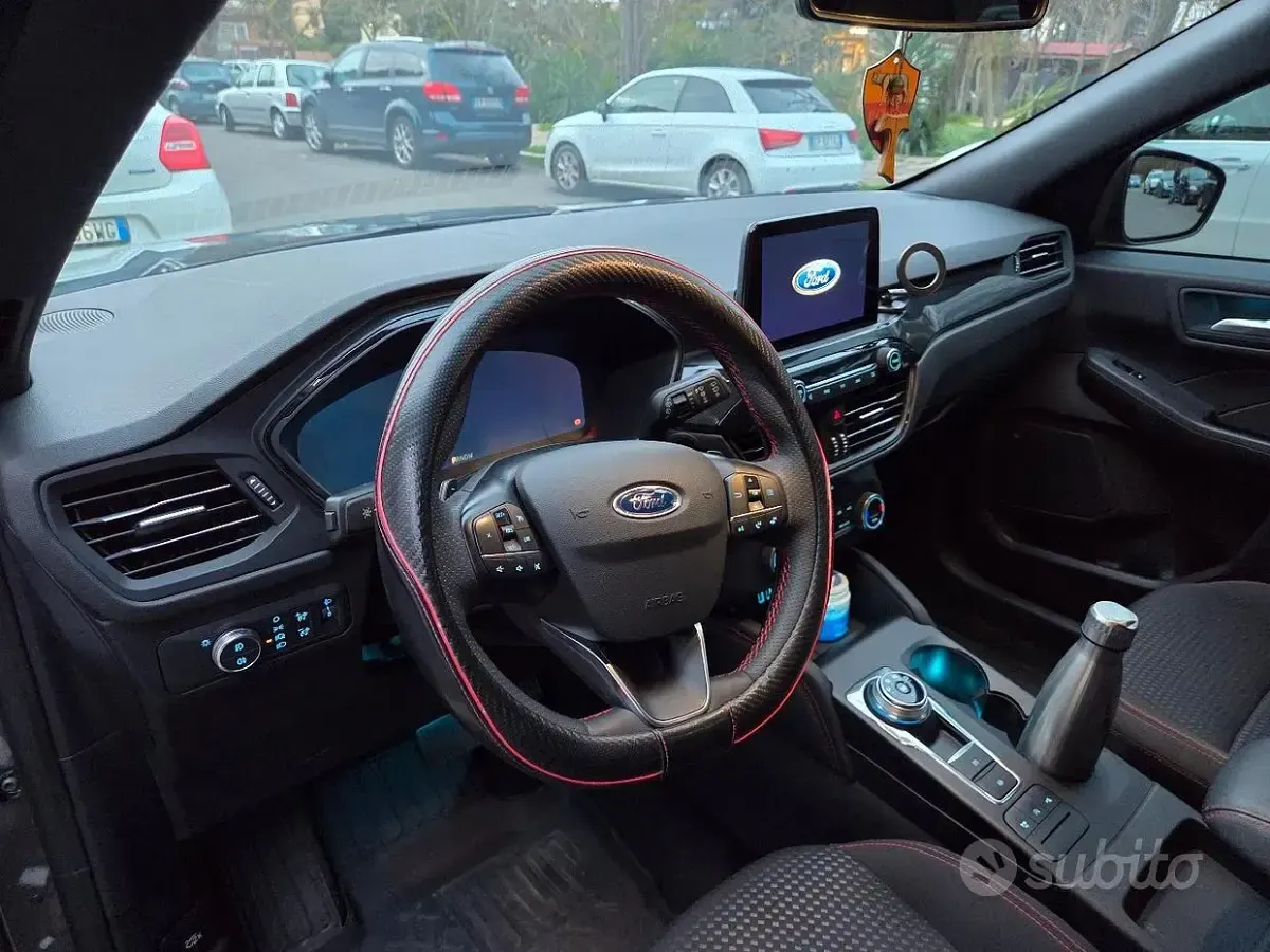 Usata Ford Kuga 120 CV (88 kW) 2022 Grigio SUV