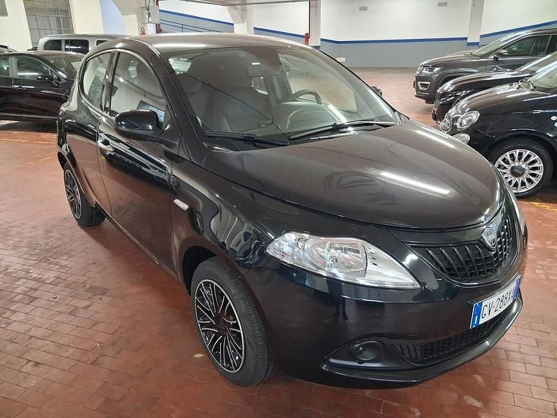 Usata Lancia Ypsilon Silver 69 CV (50 kW) 2024 Nero Utilitaria