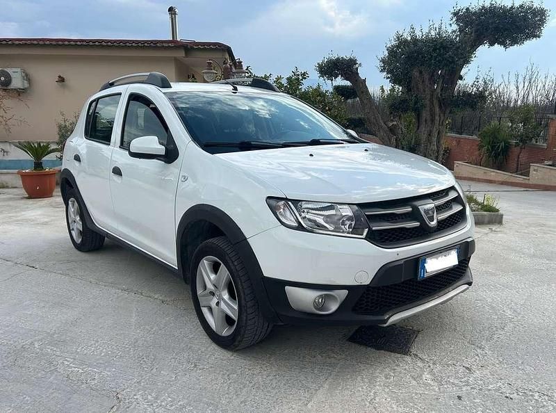 Usata Dacia Sandero Stepway 90 CV (66 kW) 2014 Berlina