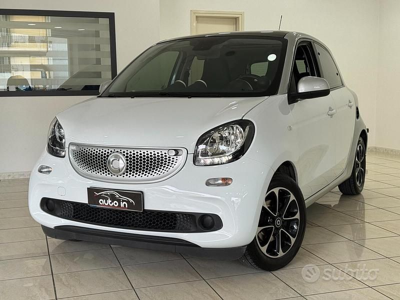 Usata Smart ForFour Passion 71 CV (52 kW) 2015 Bianco Utilitaria