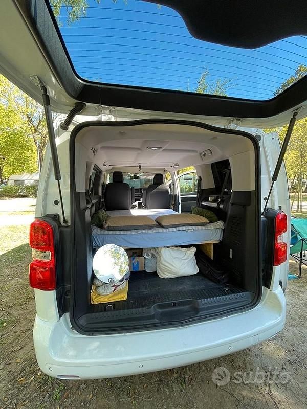 Begagnad Peugeot Traveller 180 HK (132 kW) 2019 Vit Minibuss