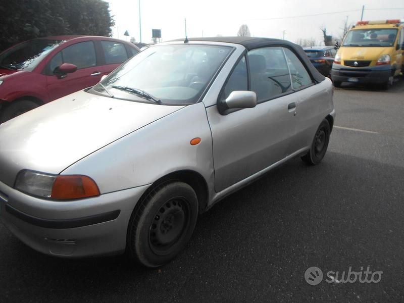 Usata Fiat Punto Cabriolet 59 CV (43 kW) 2000 Grigio Cabrio