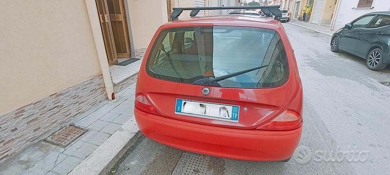 Usata Lancia Ypsilon 80 CV (58 kW) 2002 Rosso Utilitaria