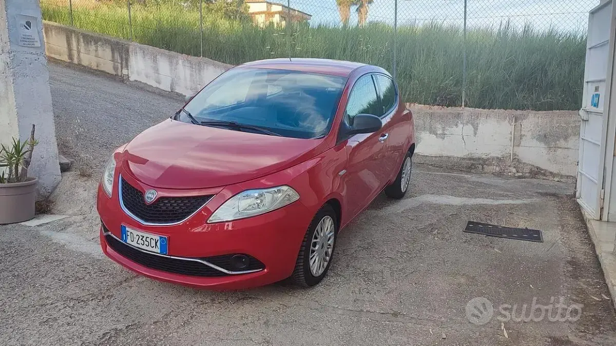 Usata Lancia Ypsilon 69 CV (50 kW) 2017 Bianco Utilitaria