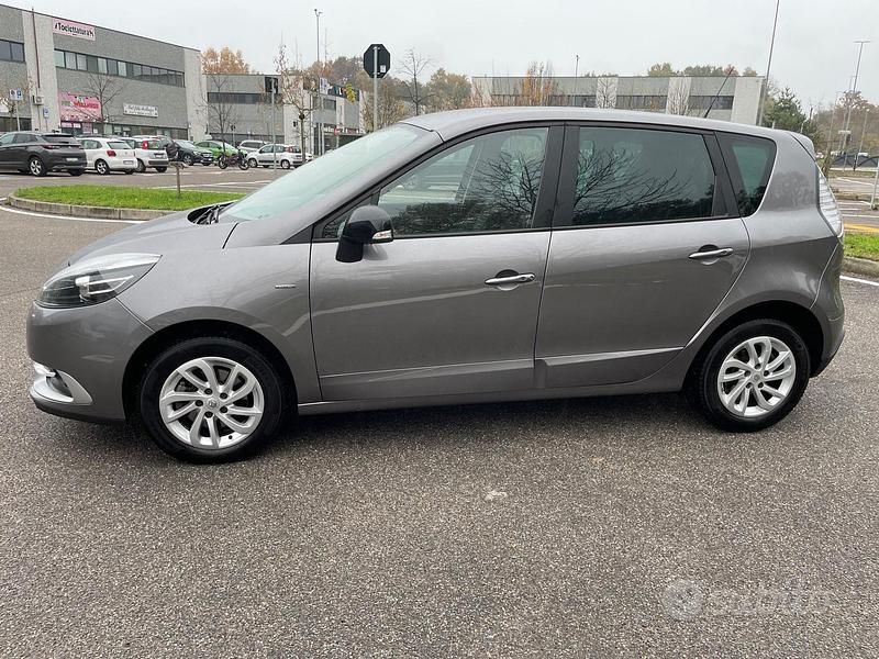 Usata Renault Scénic III Bose Edition 110 CV (80 kW) 2015 Marrone Monovolume