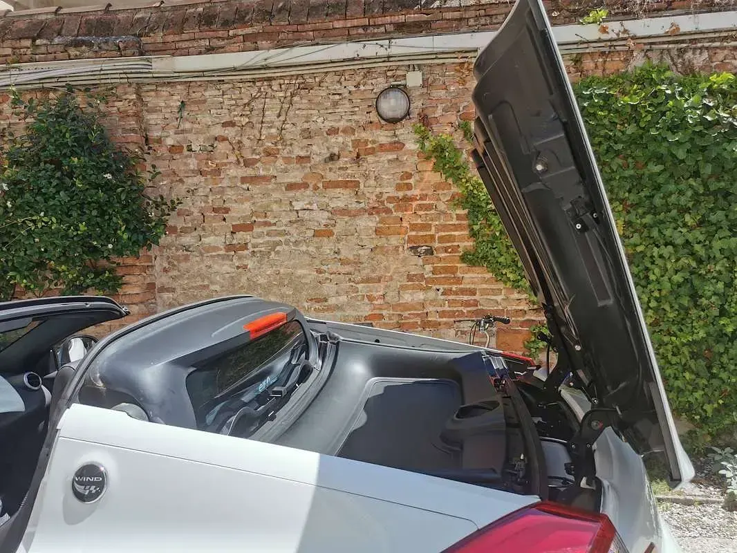 Usata Renault Wind 101 CV (74 kW) 2011 Bianco Cabrio
