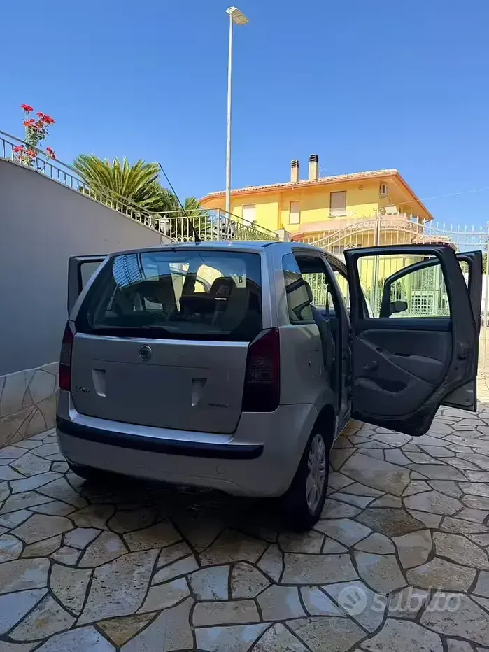 Usata Fiat Idea 69 CV (50 kW) 2004 Grigio Monovolume